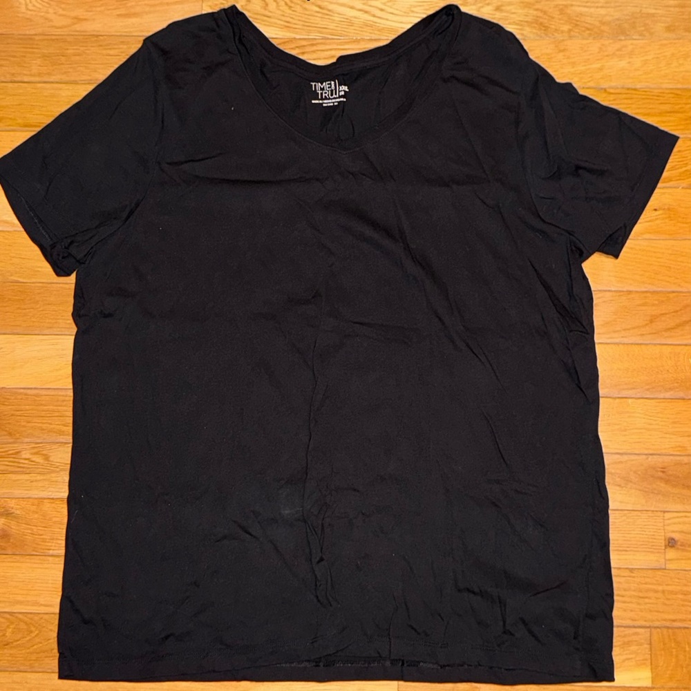 Time and Tru Women's Black Short Sleeve Tee